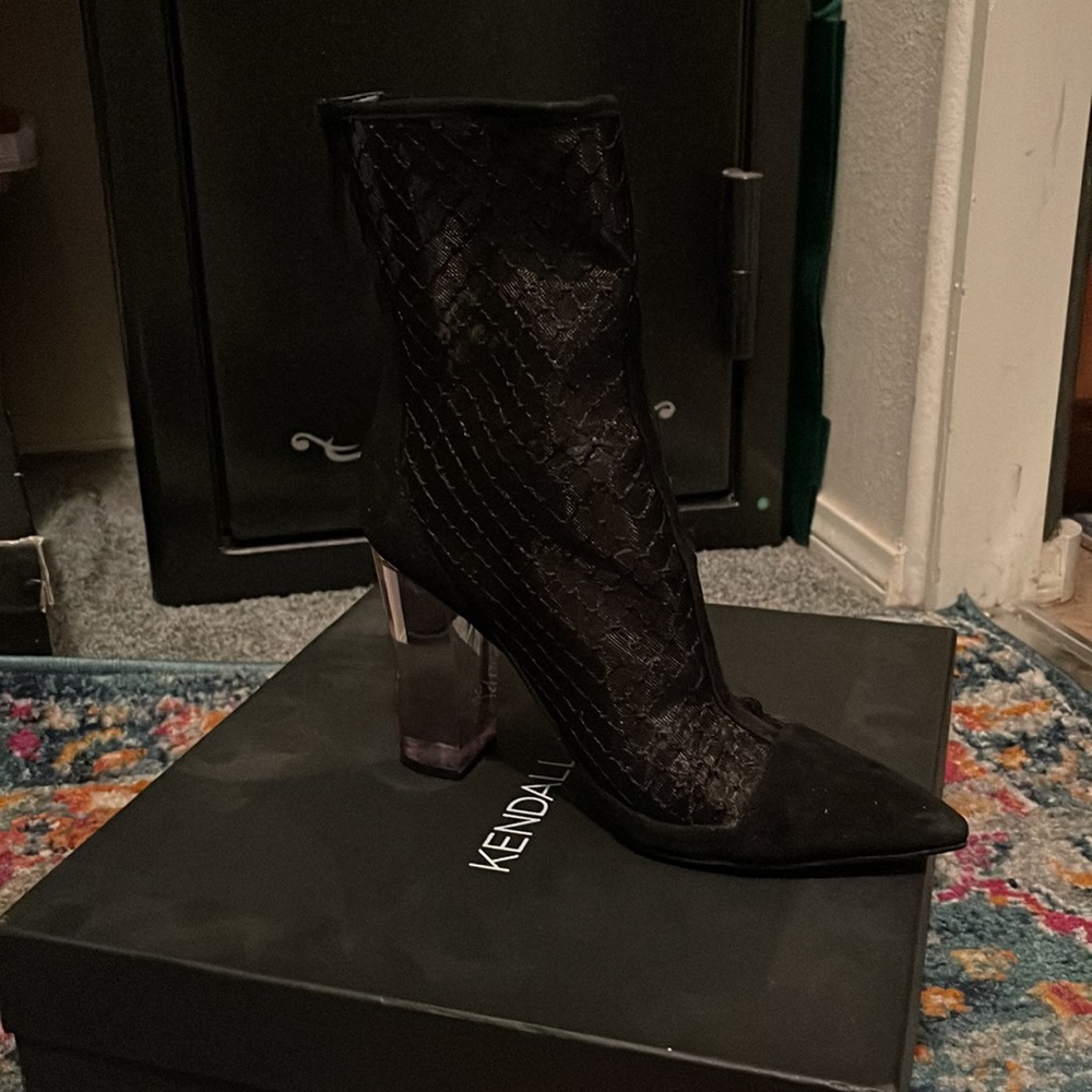 Kendall +Kylie booties - Picture 3 of 9